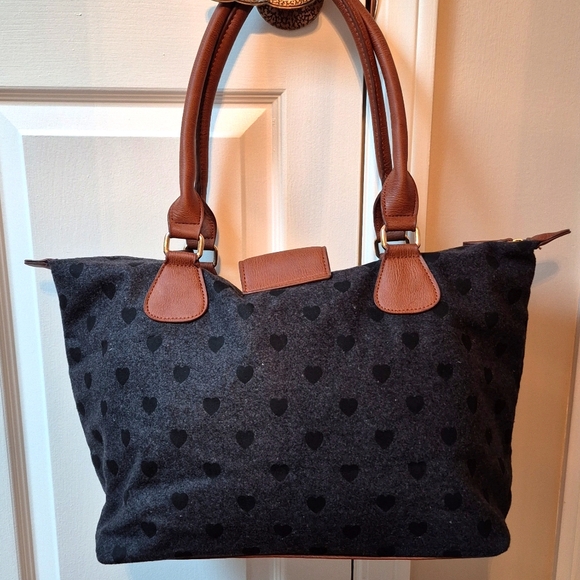 NWOT Call It Spring Grey Bag with Black Hearts - Picture 6 of 17